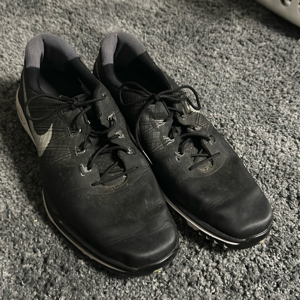 Nike Men’s size 11 golf shoes